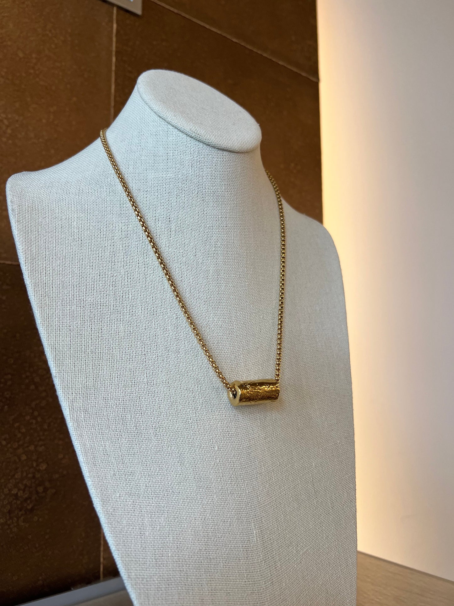 Rounded Box with Bar Necklace